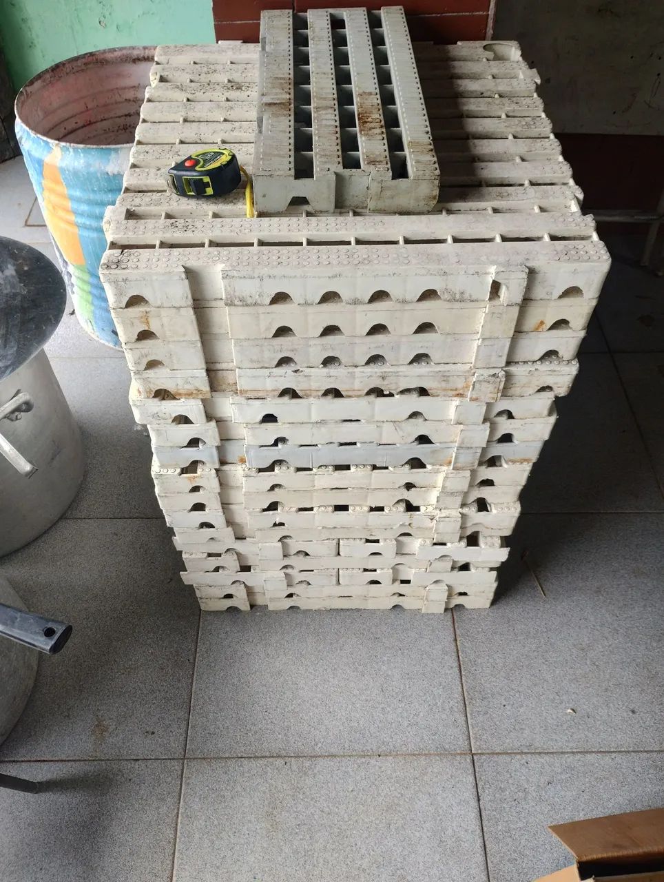 16 Paletes de Plástico Branco 50x50x25