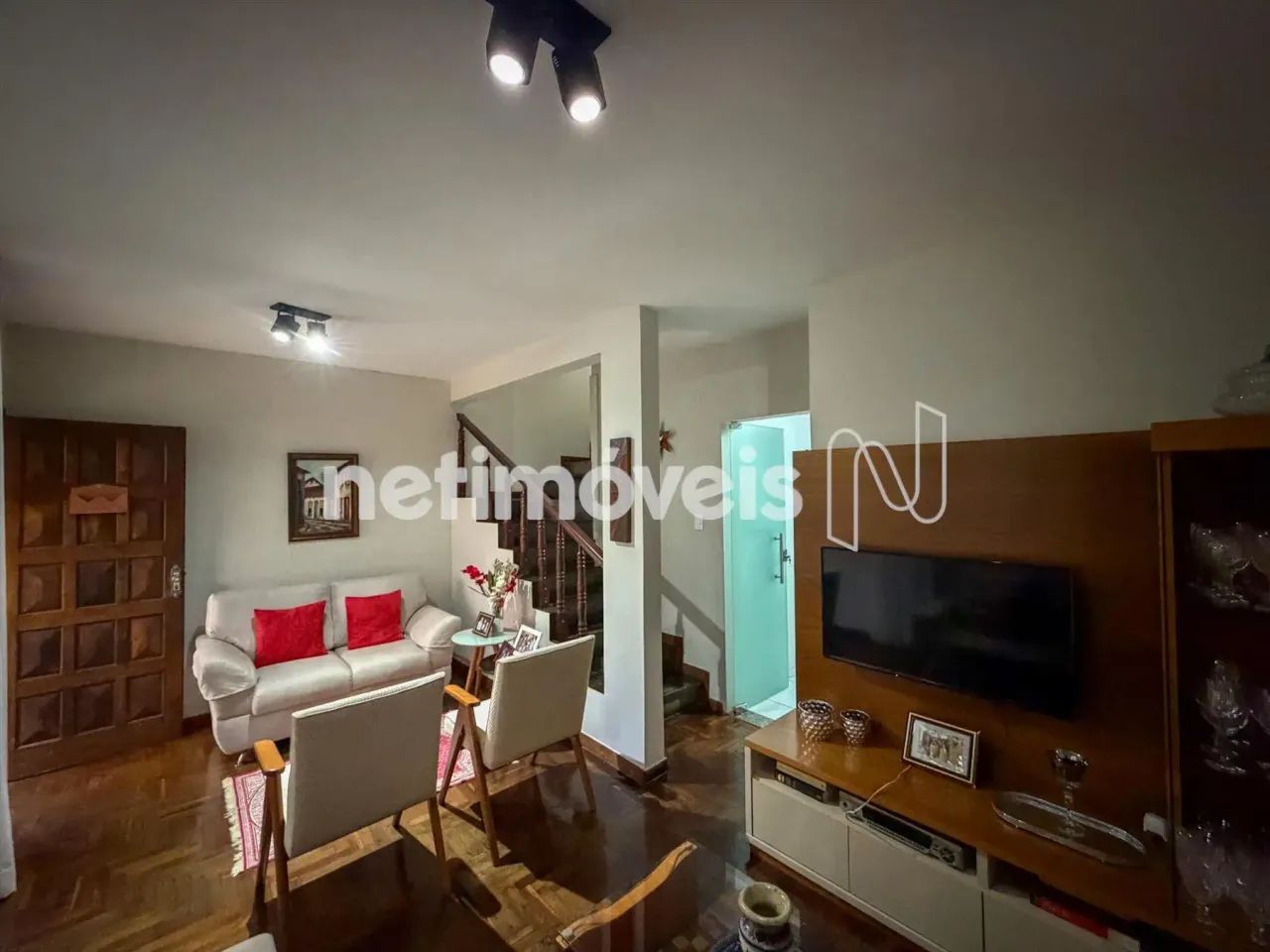 Excelente Casa geminada com 3 quartos (1 suíte)  Bairro Dona Clara