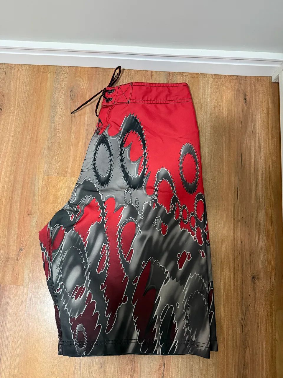 Bermuda Oakley static red
