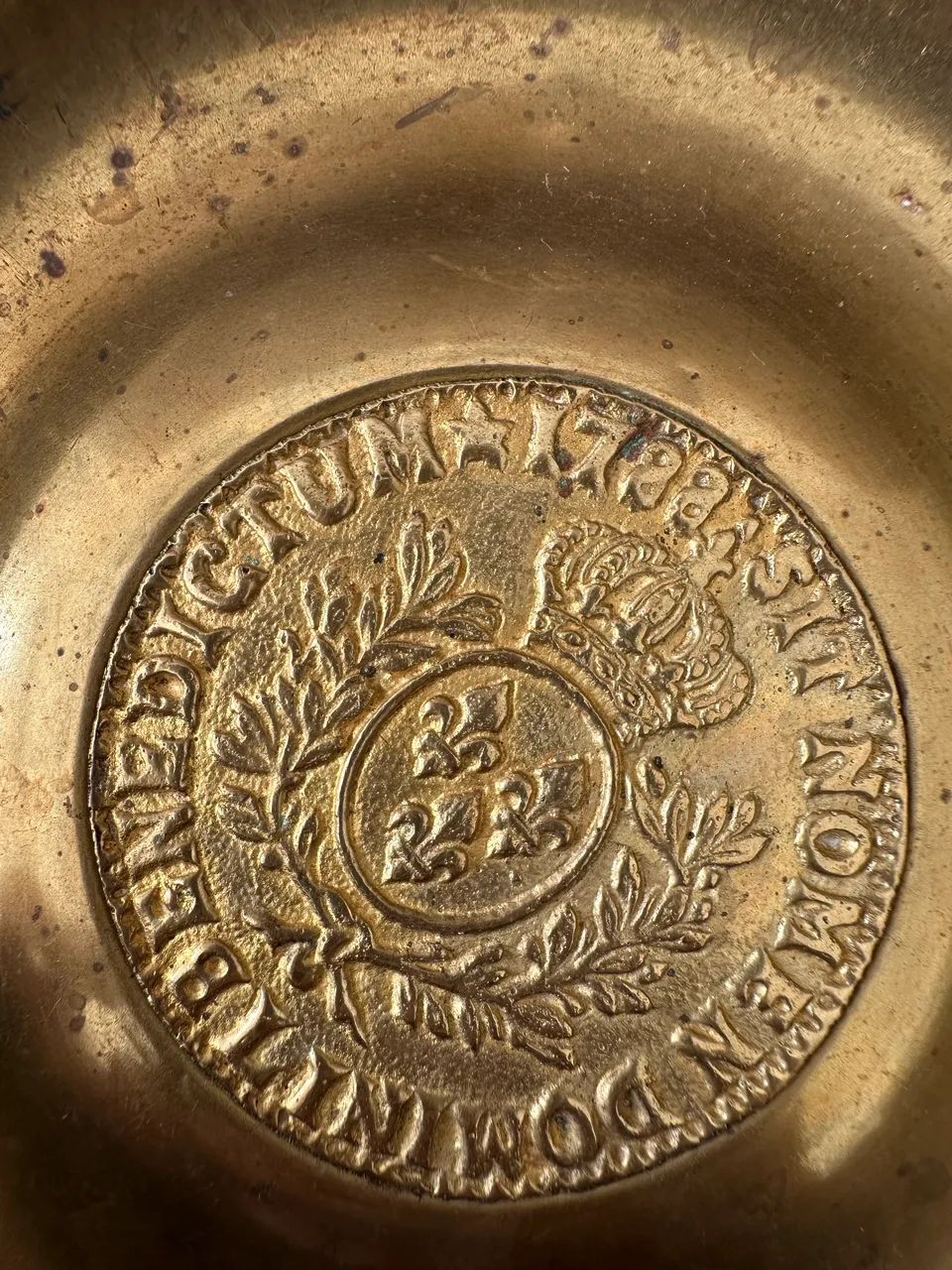 Prato decorativo SIT NOMEN DOMINI BENEDICTUM Pratel moeda francesa 1788 Raro ! - Foto 3