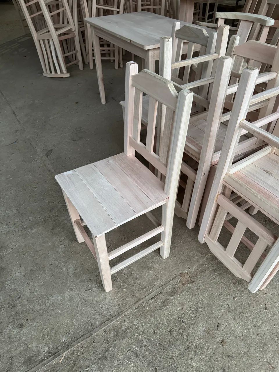 Cadeira de fábrica maciça  - Foto 2