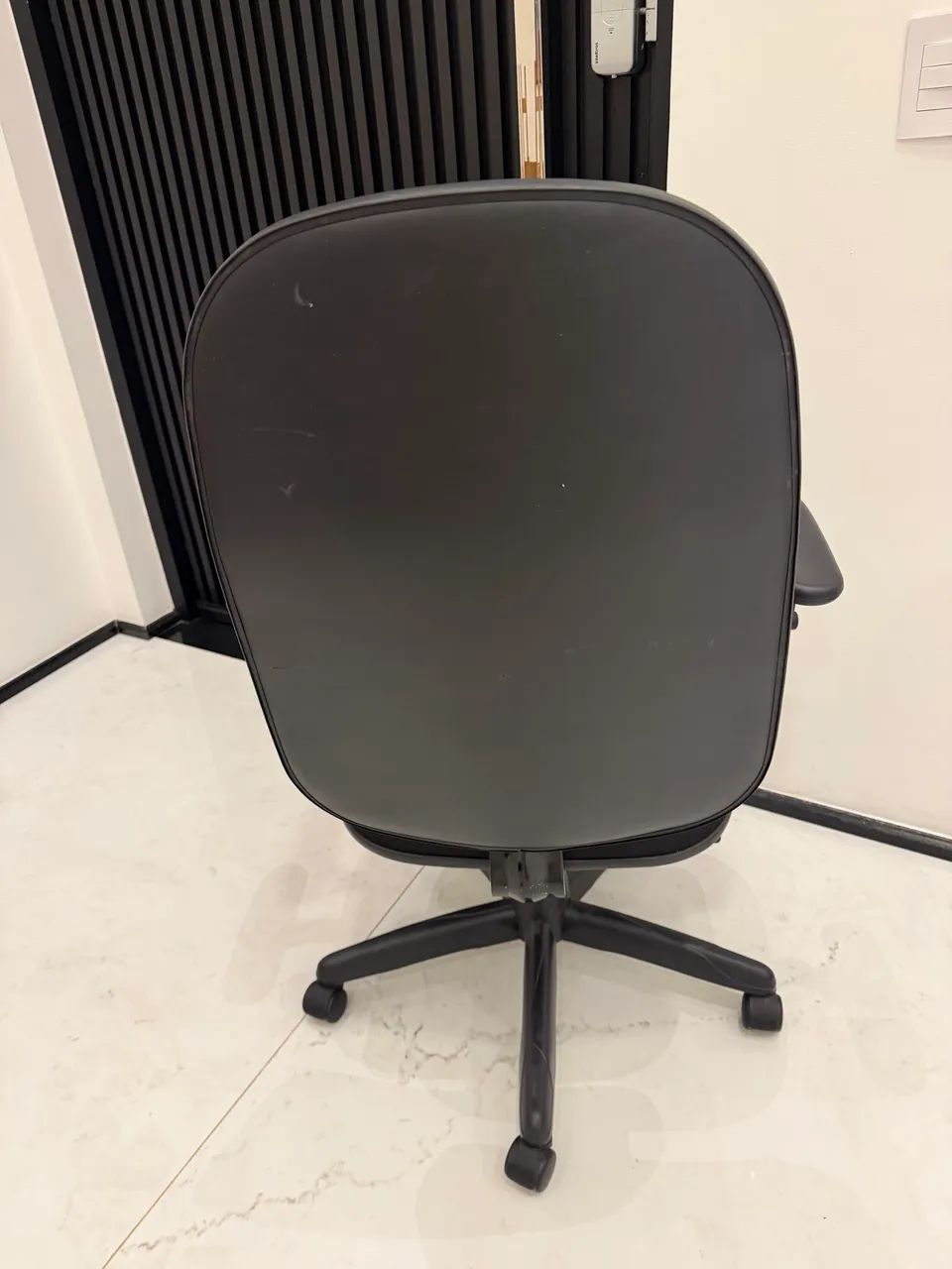 Conjunto mesa e cadeira de escritório  - Foto 4