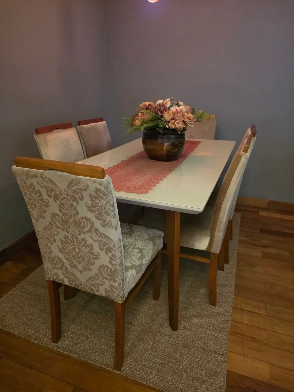Mesa de jantar com 6 cadeiras