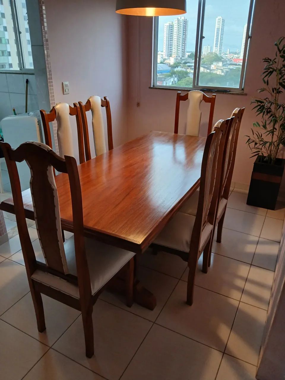 Mesa em  Madeira de Mogno C/6 Cadeiras Novas