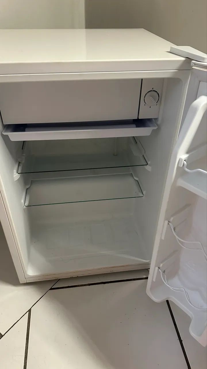 Frigobar EOS EFB81 7 Litros - Branco | 220V