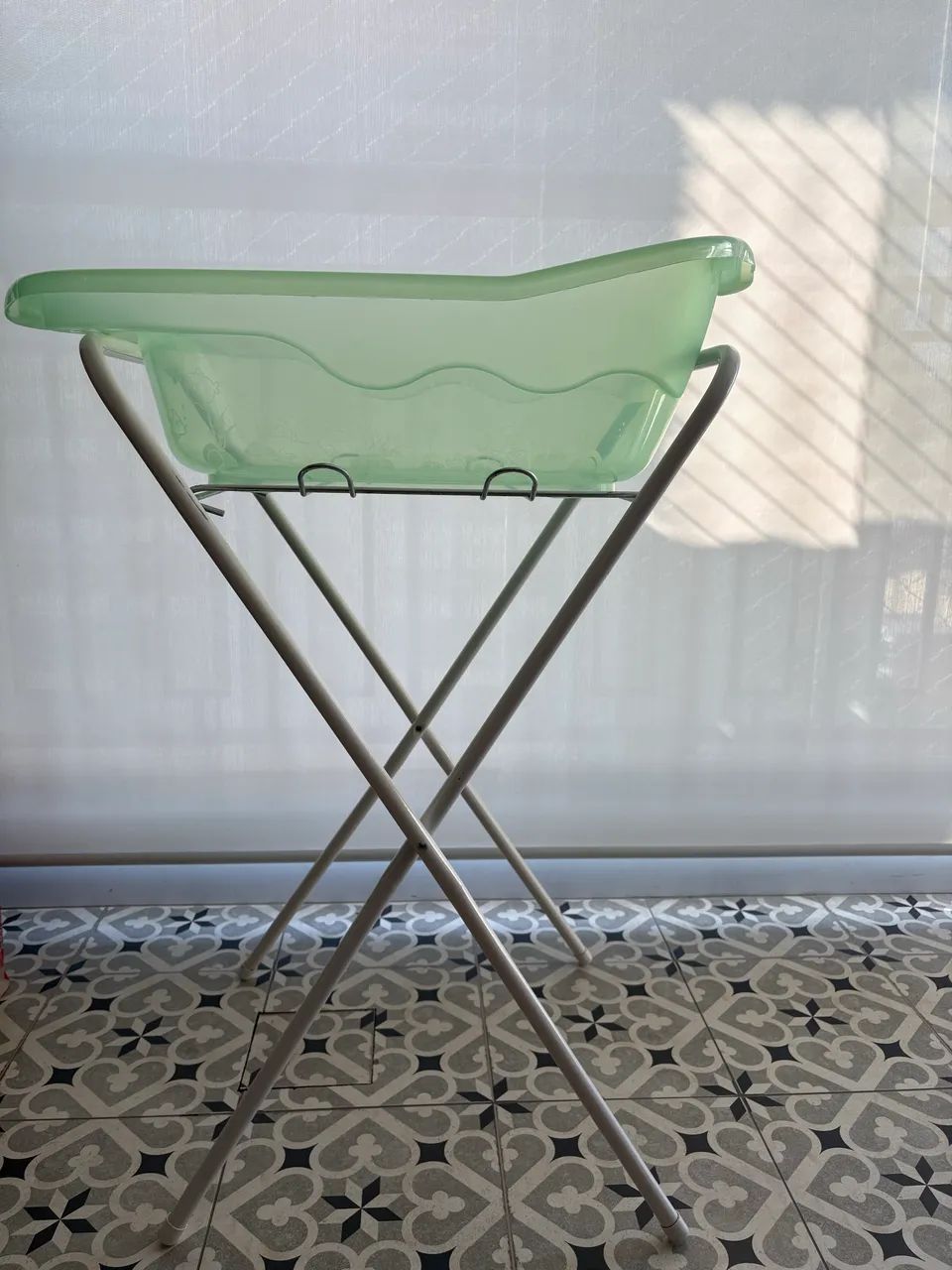 Banheira de bebê com suporte 