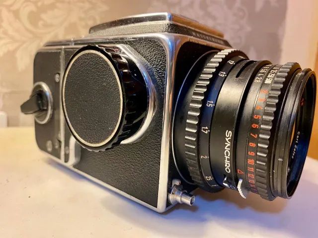 Hasselblad 500 C/M + Planar 80mm f2.8 + Magazine A12 - Excelente