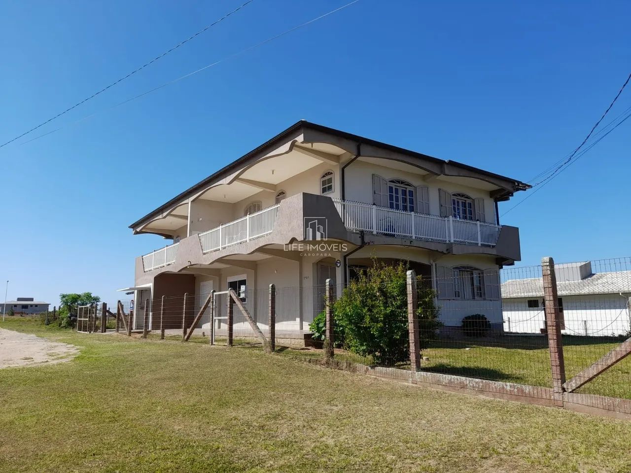 Casa com 2 apartamentos à venda em Garopaba/SC no Centro a 1 km da praia - Foto 4