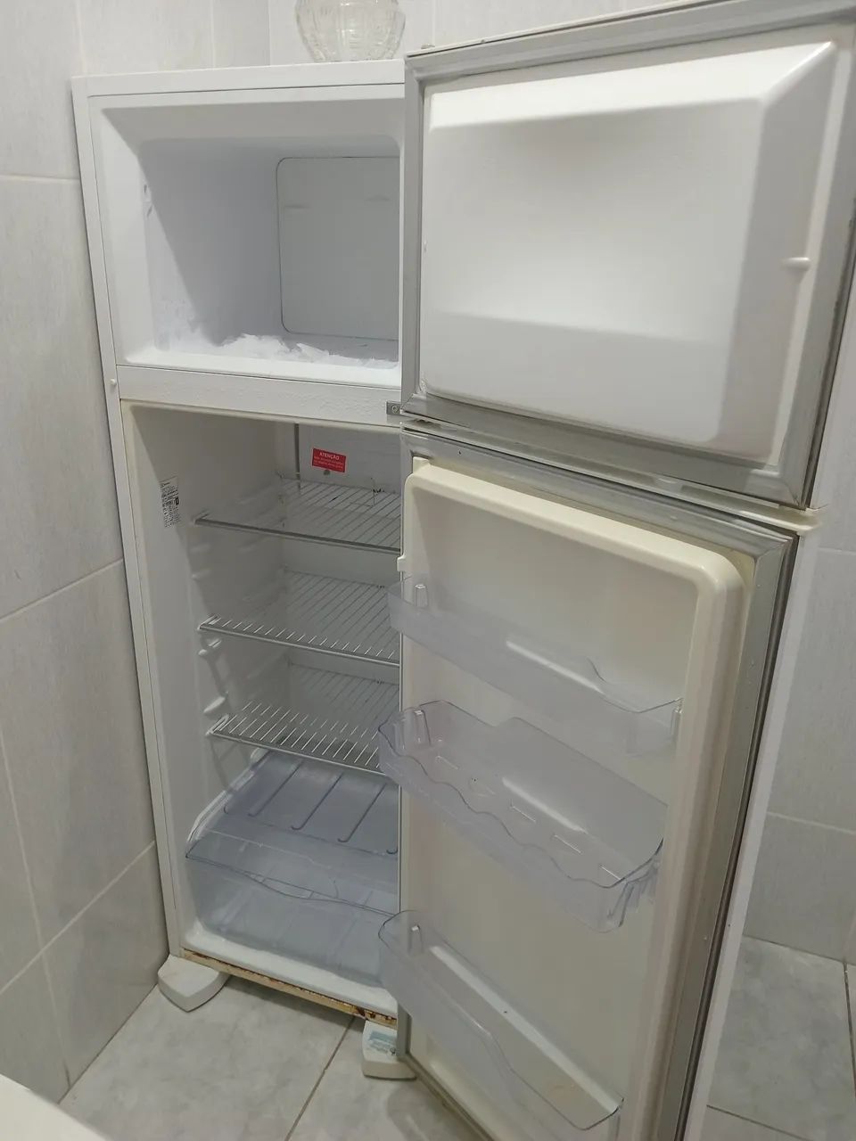 Geladeira com defeito 486405296987852801
