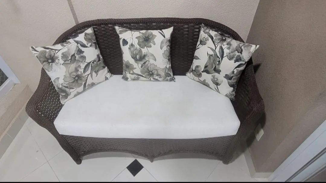 Mesa, cadeiras e sofá de vime - Foto 2