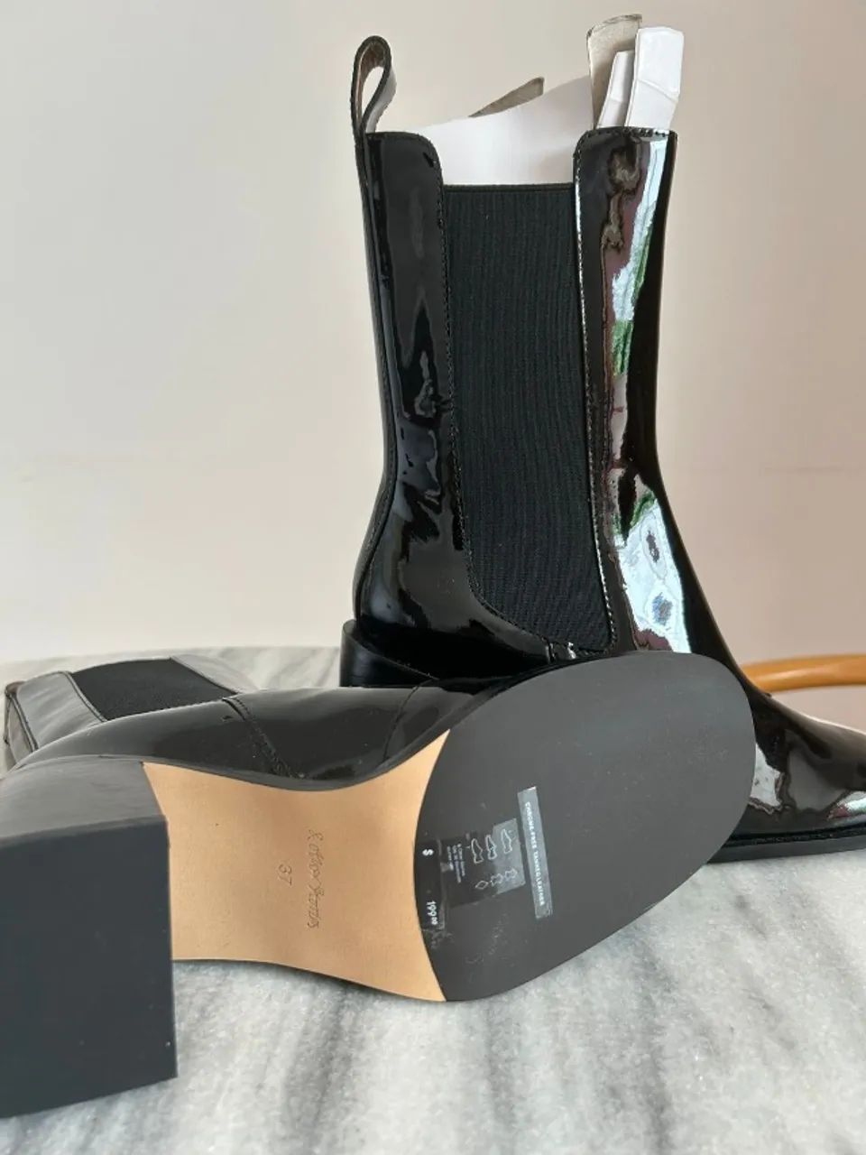 Bota de couro com verniz cano médio NOVA!!! - Foto 5