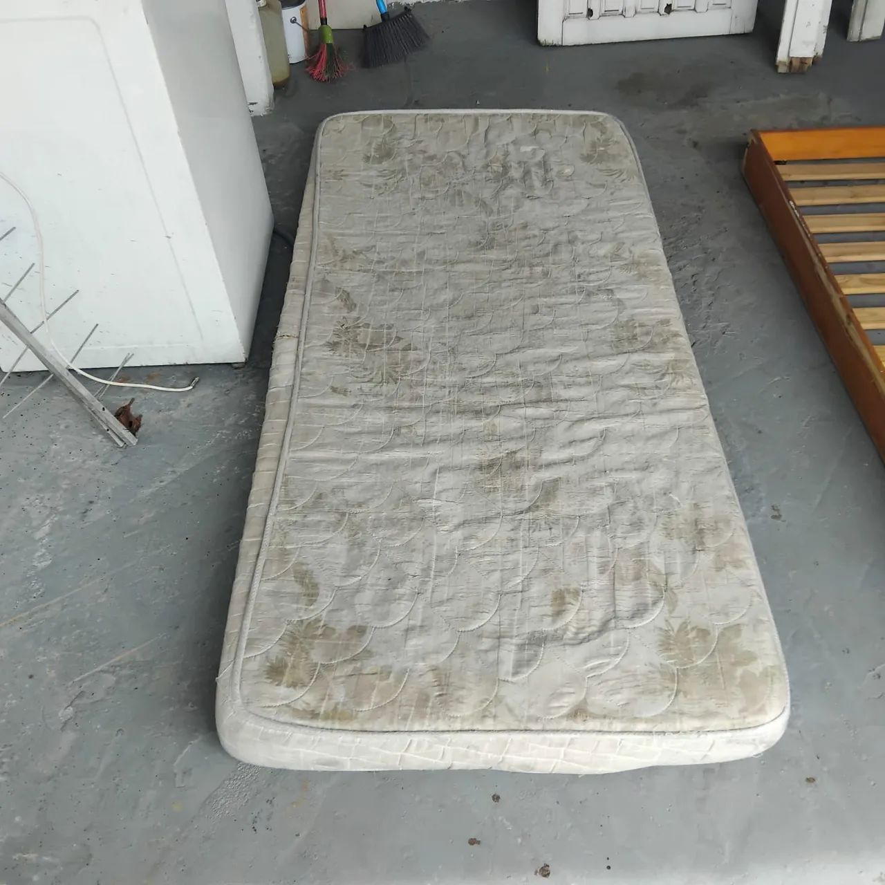Cama de solteiro com colchão  - Foto 2