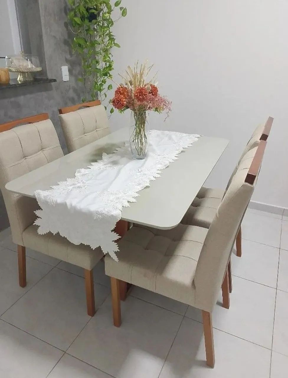 Mesa de jantar 4 cadeiras em madeira 