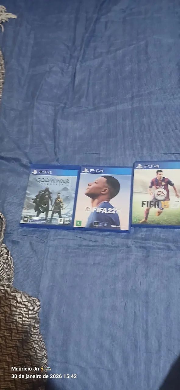 Estou vendendo 3 jogos PS4 valor 250 