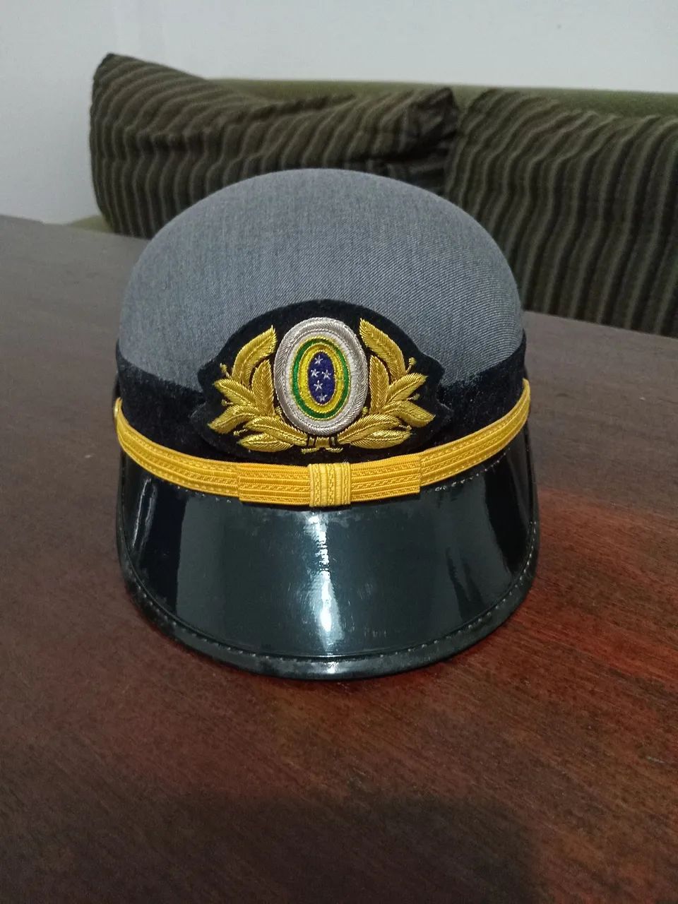 Quepe feminino semi-novo