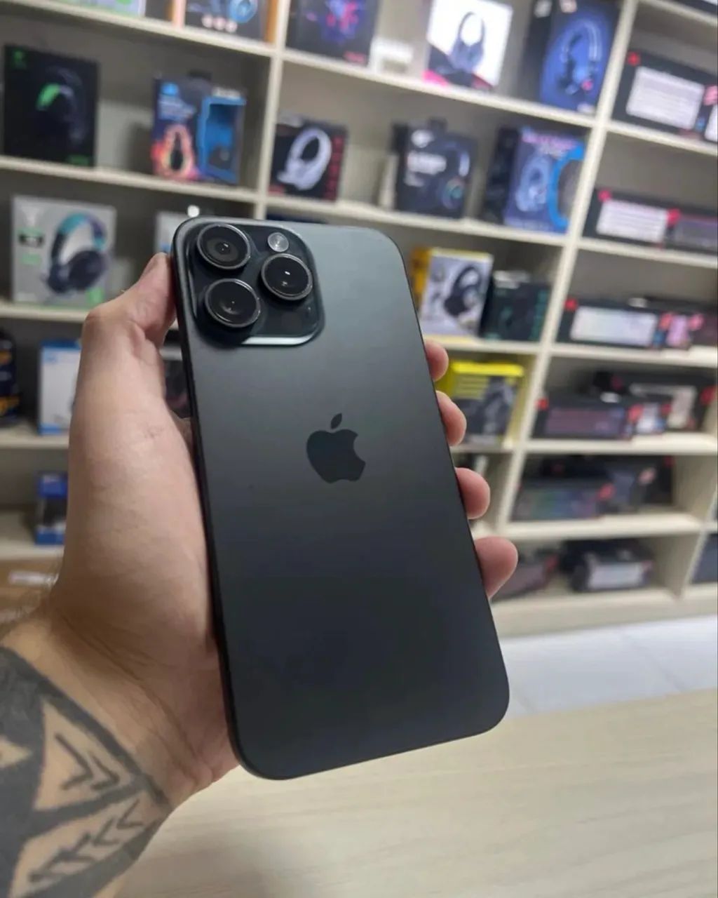 iPhone 15 pro Max titânio preto