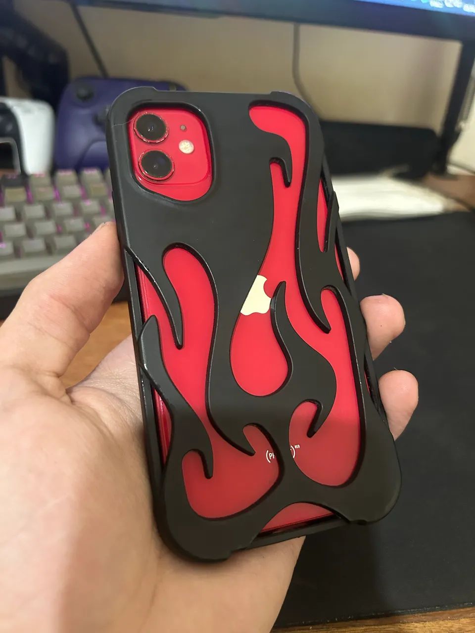 iPhone 11 RED  - Foto 3