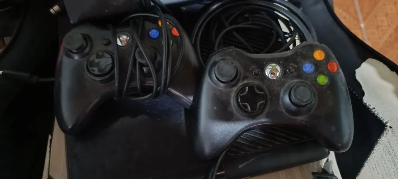 Xbox 360 com 2 controles  - Foto 2