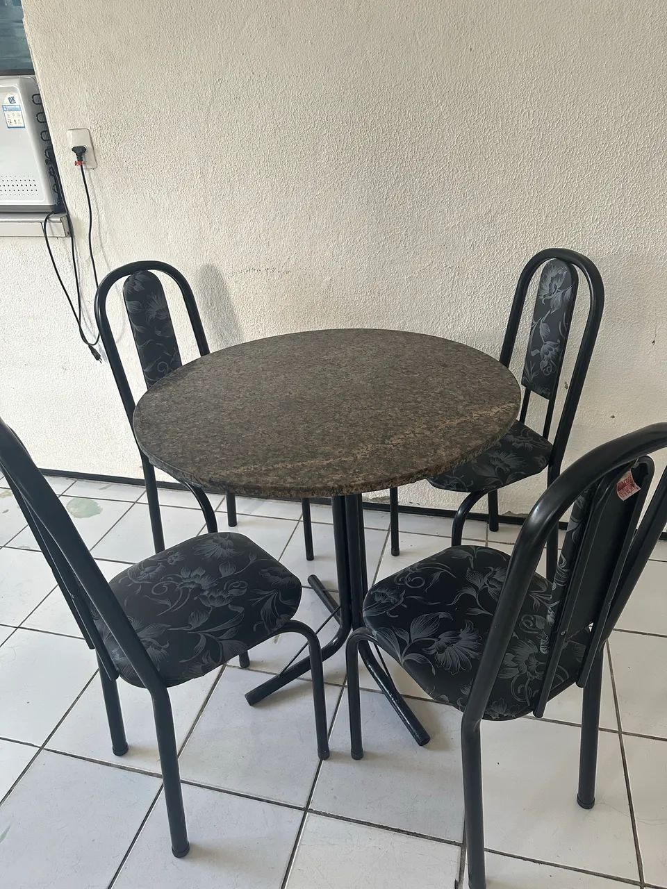 Mesa pedra granito com 4 cadeiras 