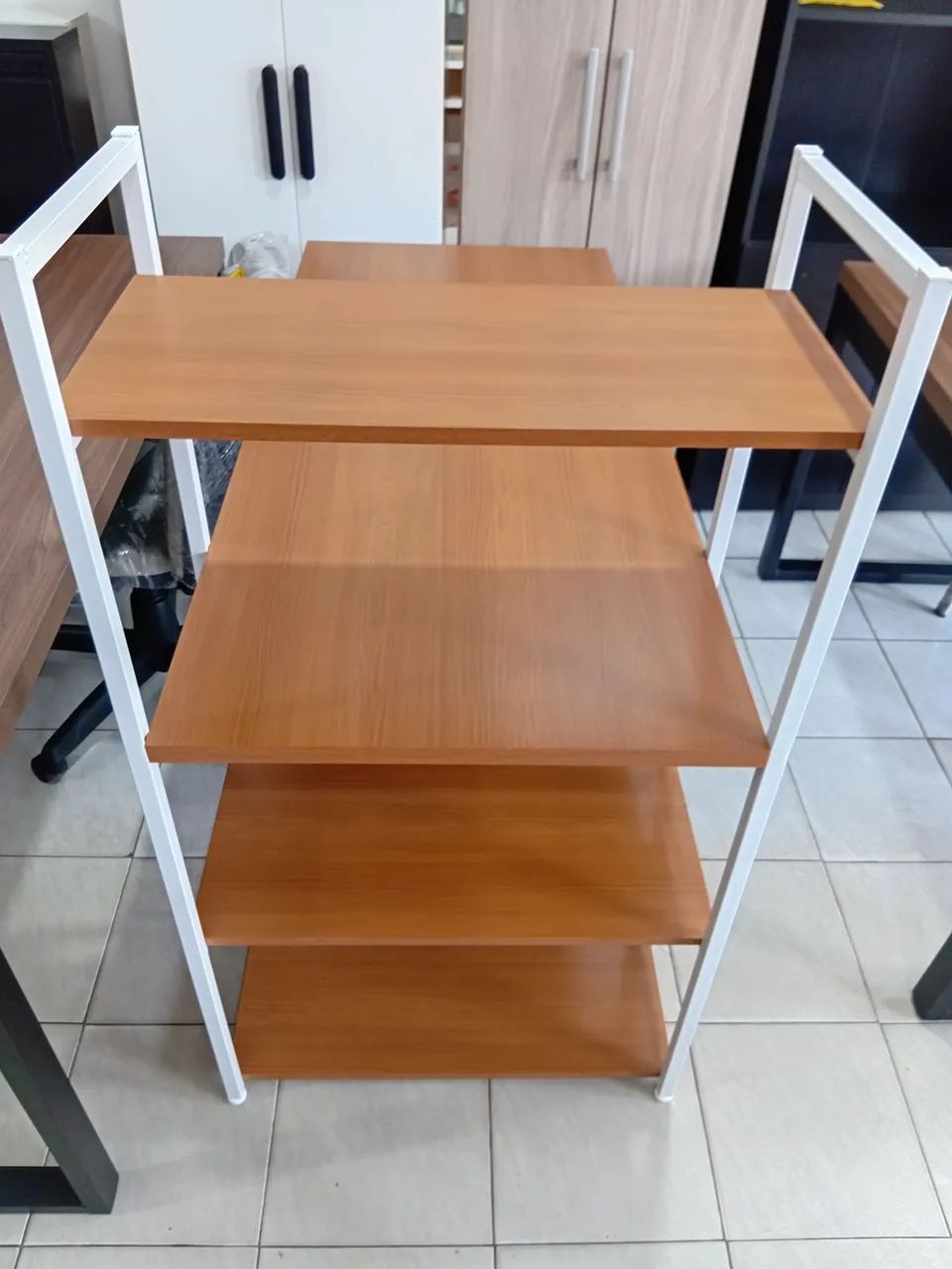 Mesa com prateleiras  - Foto 2