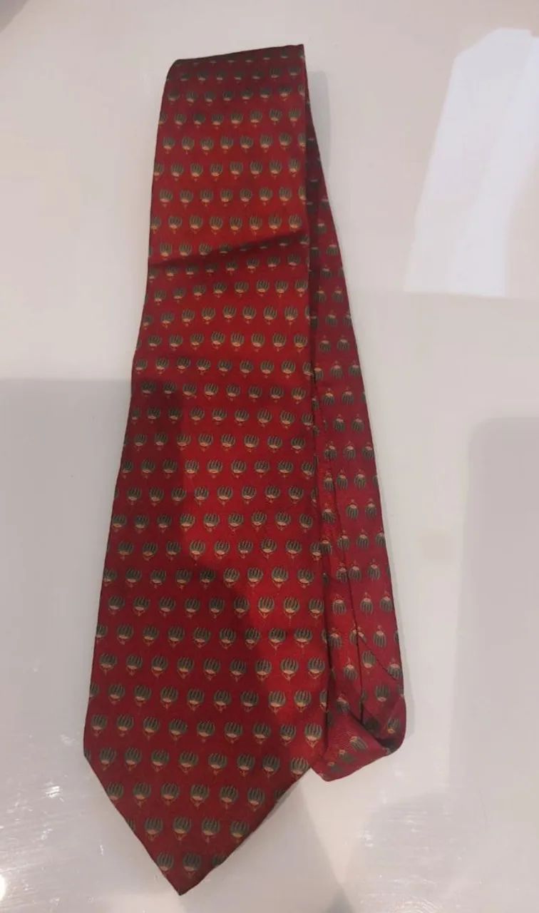 Gravata Yves SaintLaurent em Seda pura nova