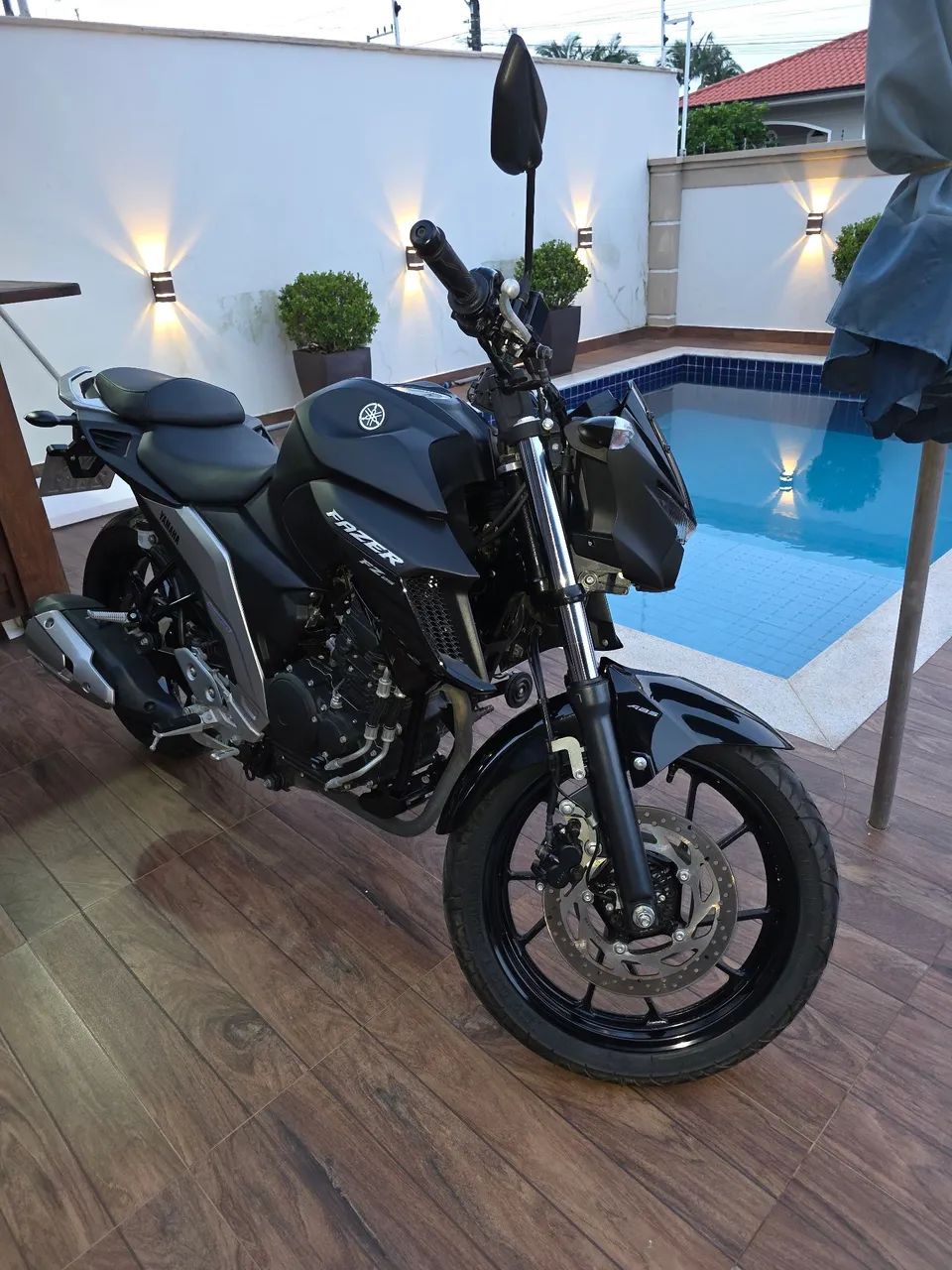 Yamaha Z25 fazer com apenas 2.300 km 