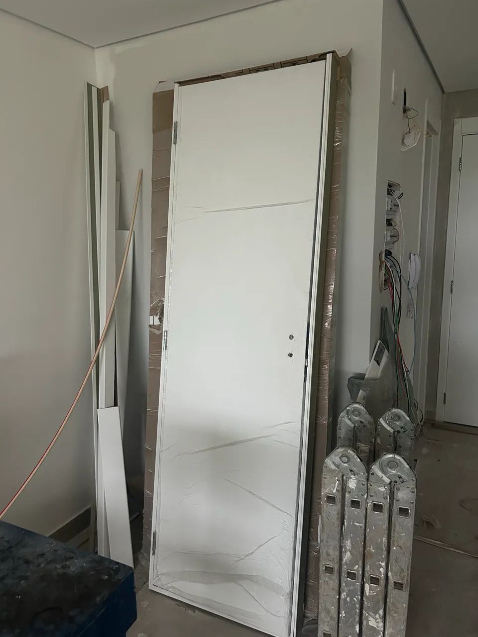 Porta com batente nova
