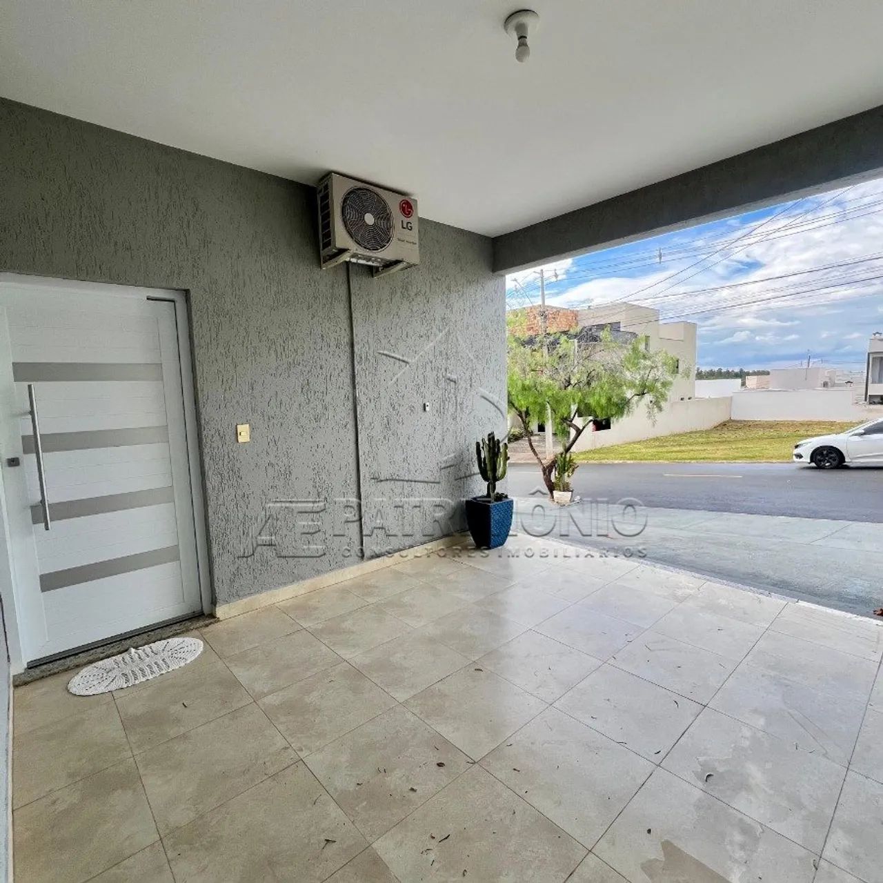 CASA TERREA CONDOMINIO 4 QUARTOS - MILANO - RESIDENCIAL