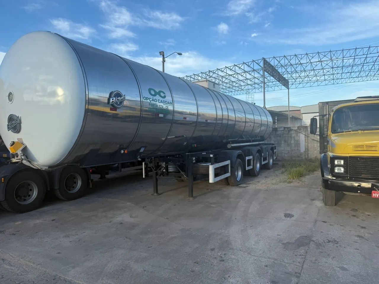 Carreta Tanque Térmica Inox  - Foto 2