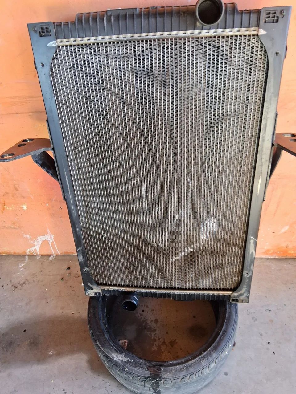 Radiador  VM Volvo  270 2019 original.  - Foto 2