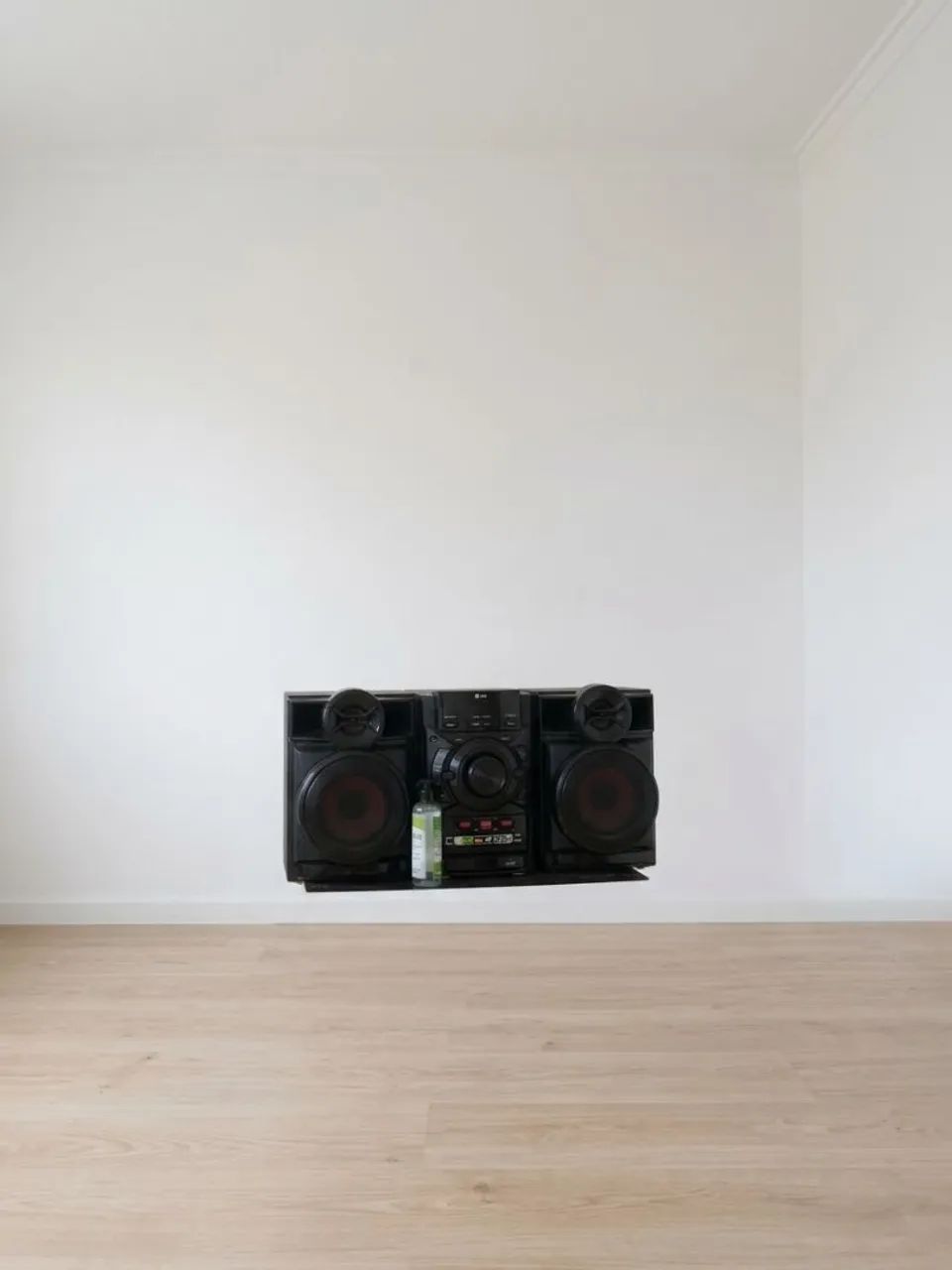 Aparelho de som toca rádio e CD 