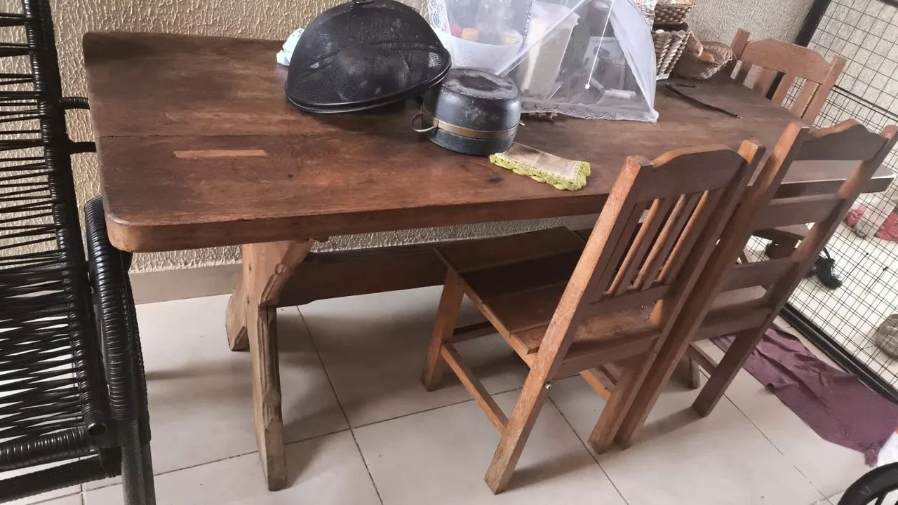 Mesa maciça de angelim de 6 lugares 4 cadeiras