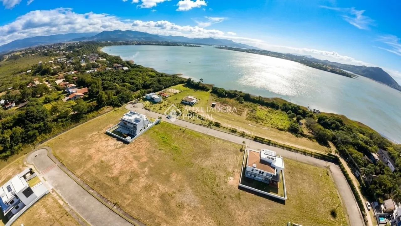 Terreno de 630m² a passos da Lagoa da Ibiraquera - Foto 2