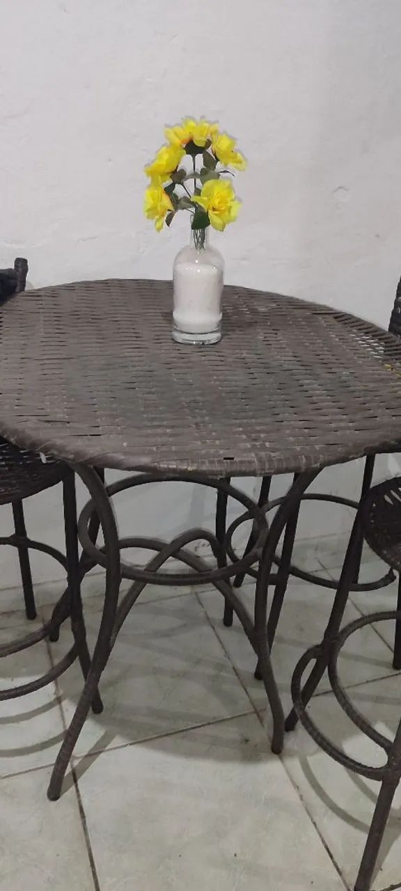 Jogo de Mesa e banquetas  - Foto 2