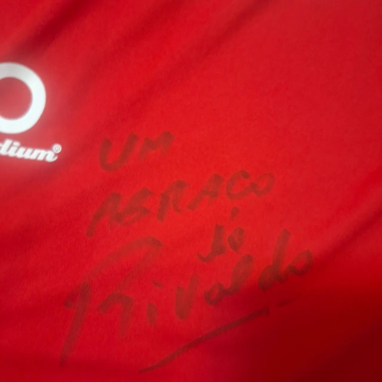 Camisa com autógrafo do Rivaldo 