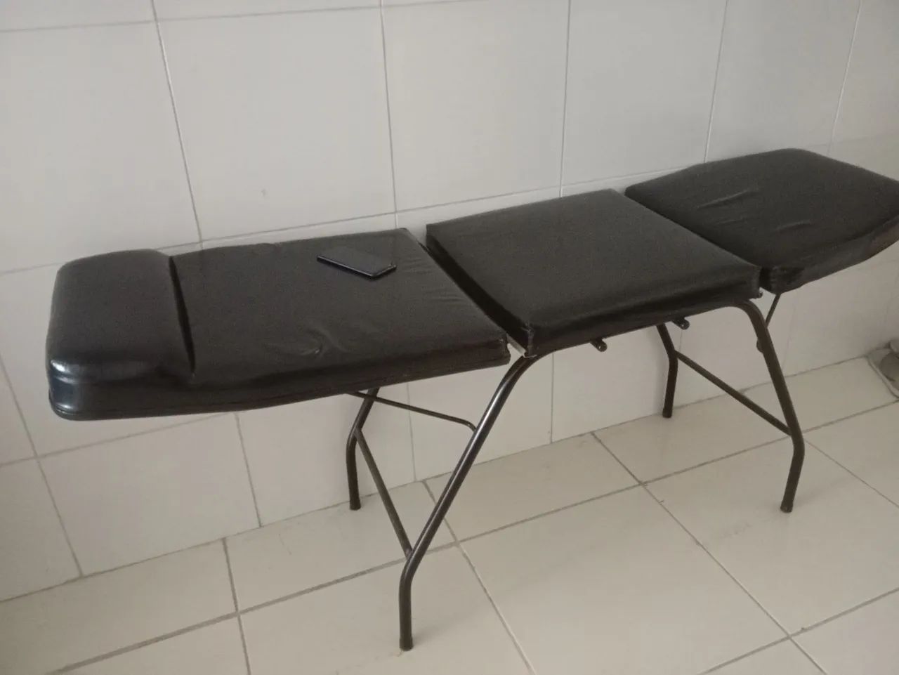 Vende-se maca pra depilação e termoceira.