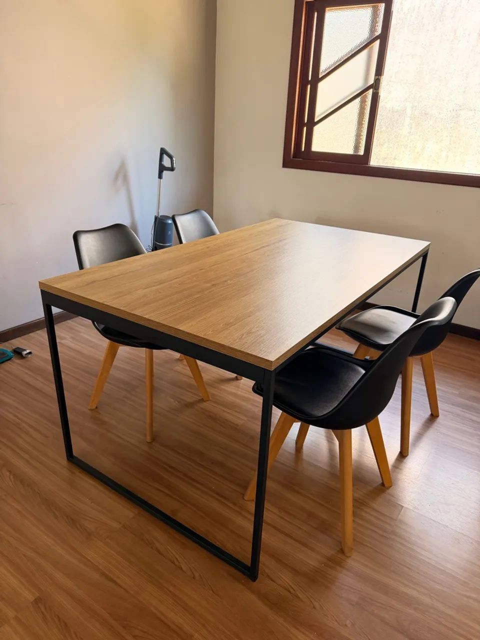 Mesa com 4 cadeiras, ou vendemos separados  - Foto 5