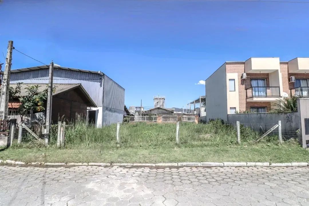 TERRENO EM ITAPEMA, PRONTO PARA CONSTRUIR COM 283M²