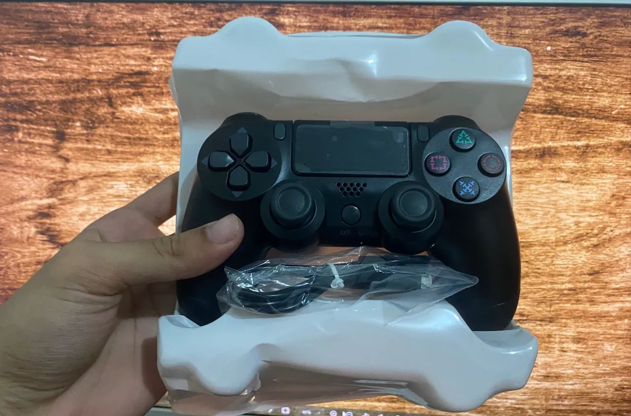 ? CONTROLE PS4 NOVO  - Foto 2