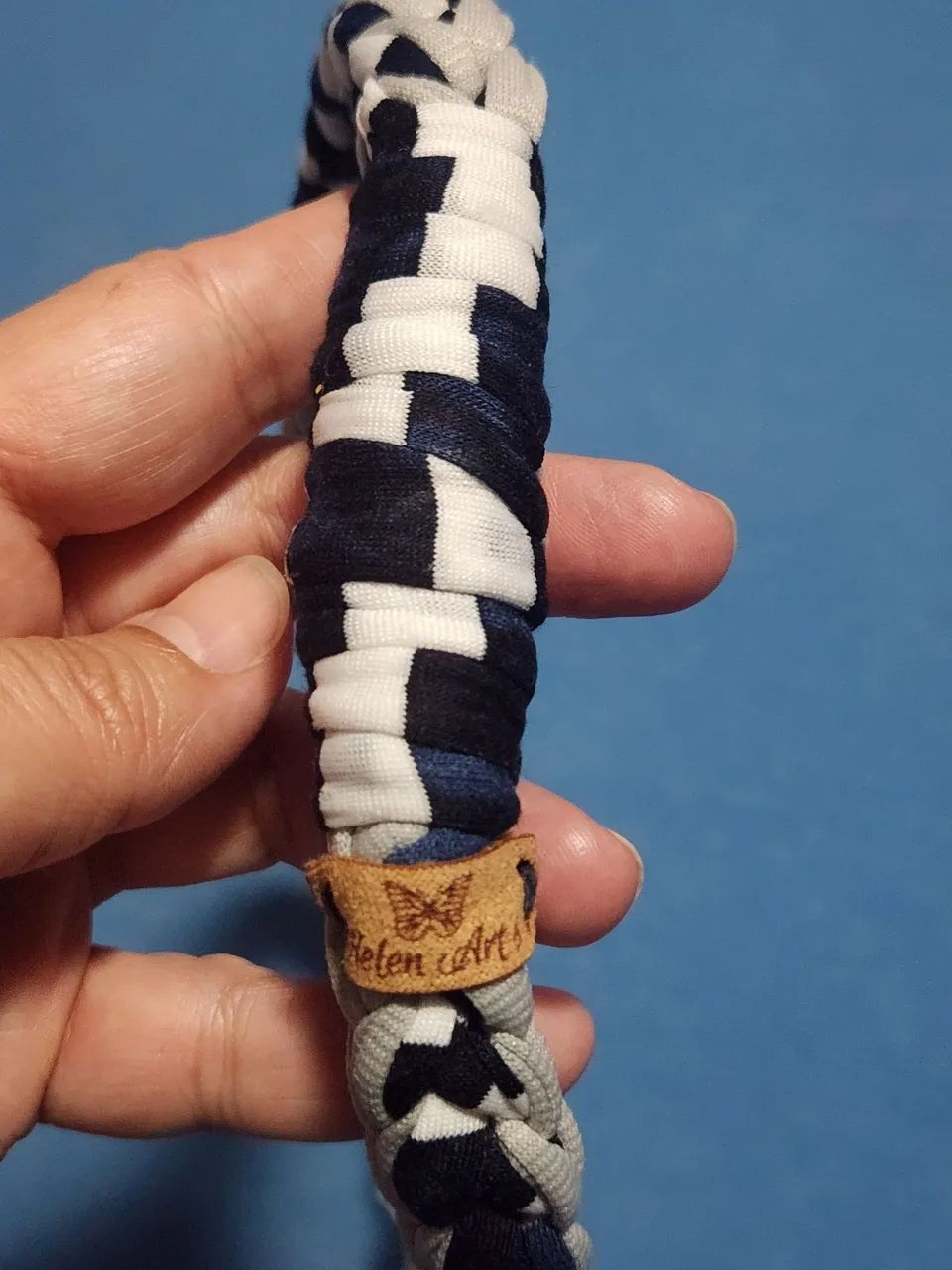 Colar artesanal em macramê tricolor - Foto 3