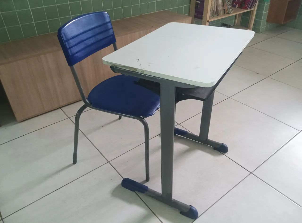 Mesa e cadeira escolar ( lote)