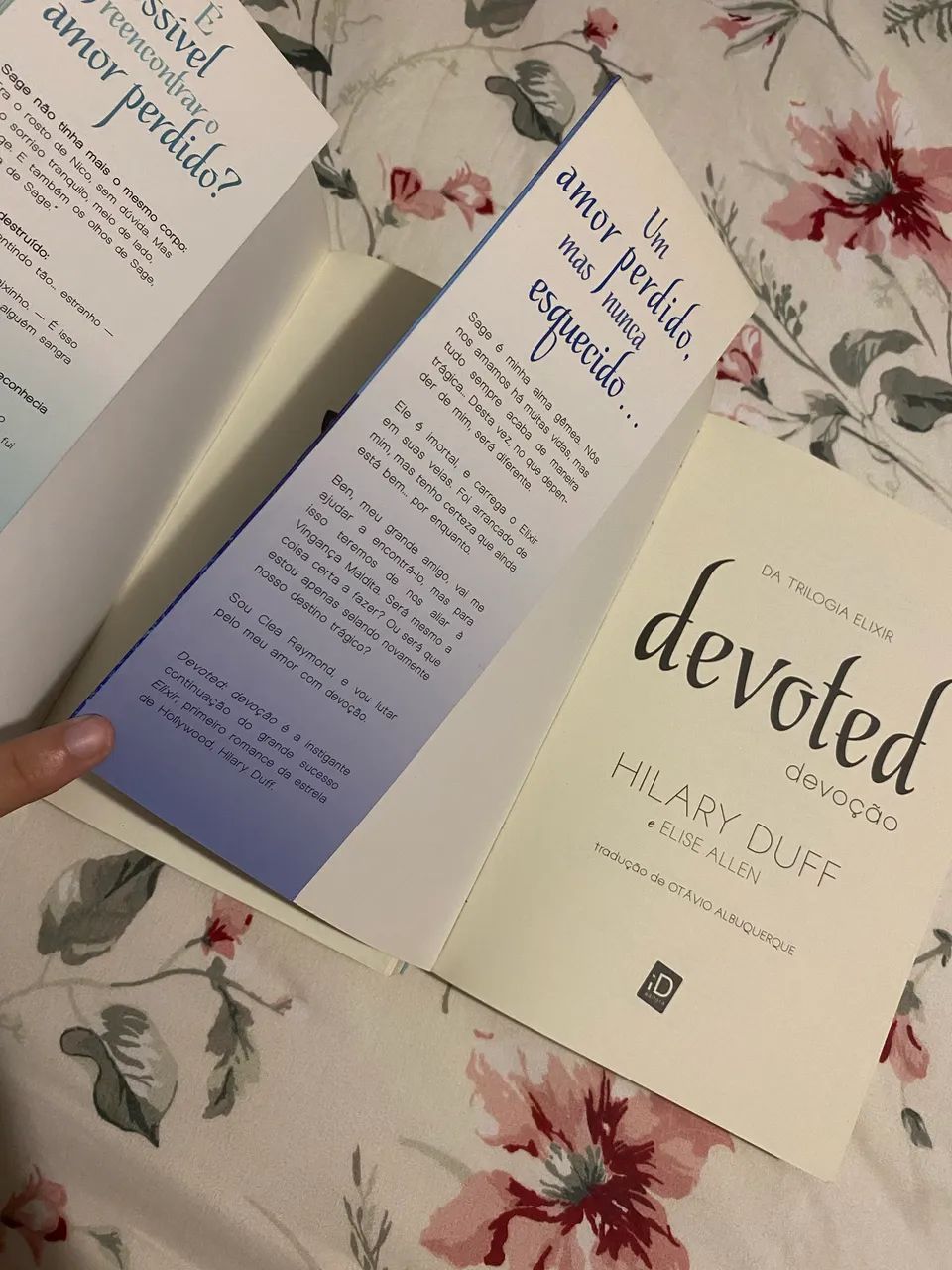 Livros Devoted e True - Hilary Duff Série Elixir - Foto 3