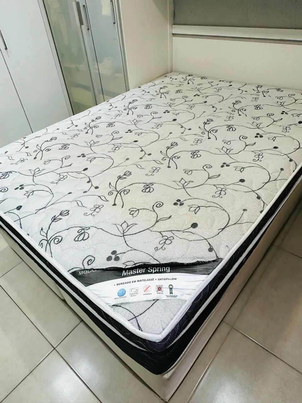 Vendo cama box queen com baú  - Foto 3
