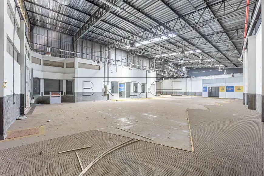 Prédio comercial com estacionamento e 1237m²! - Foto 4