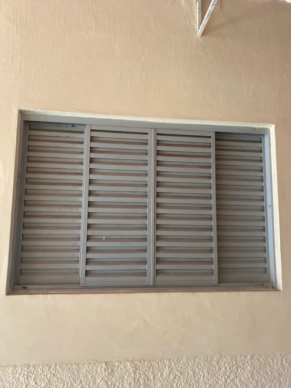 Janela de alumínio com vidro  - Foto 4