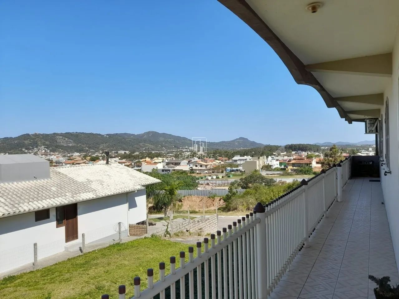 Casa com 2 apartamentos à venda em Garopaba/SC no Centro a 1 km da praia - Foto 2