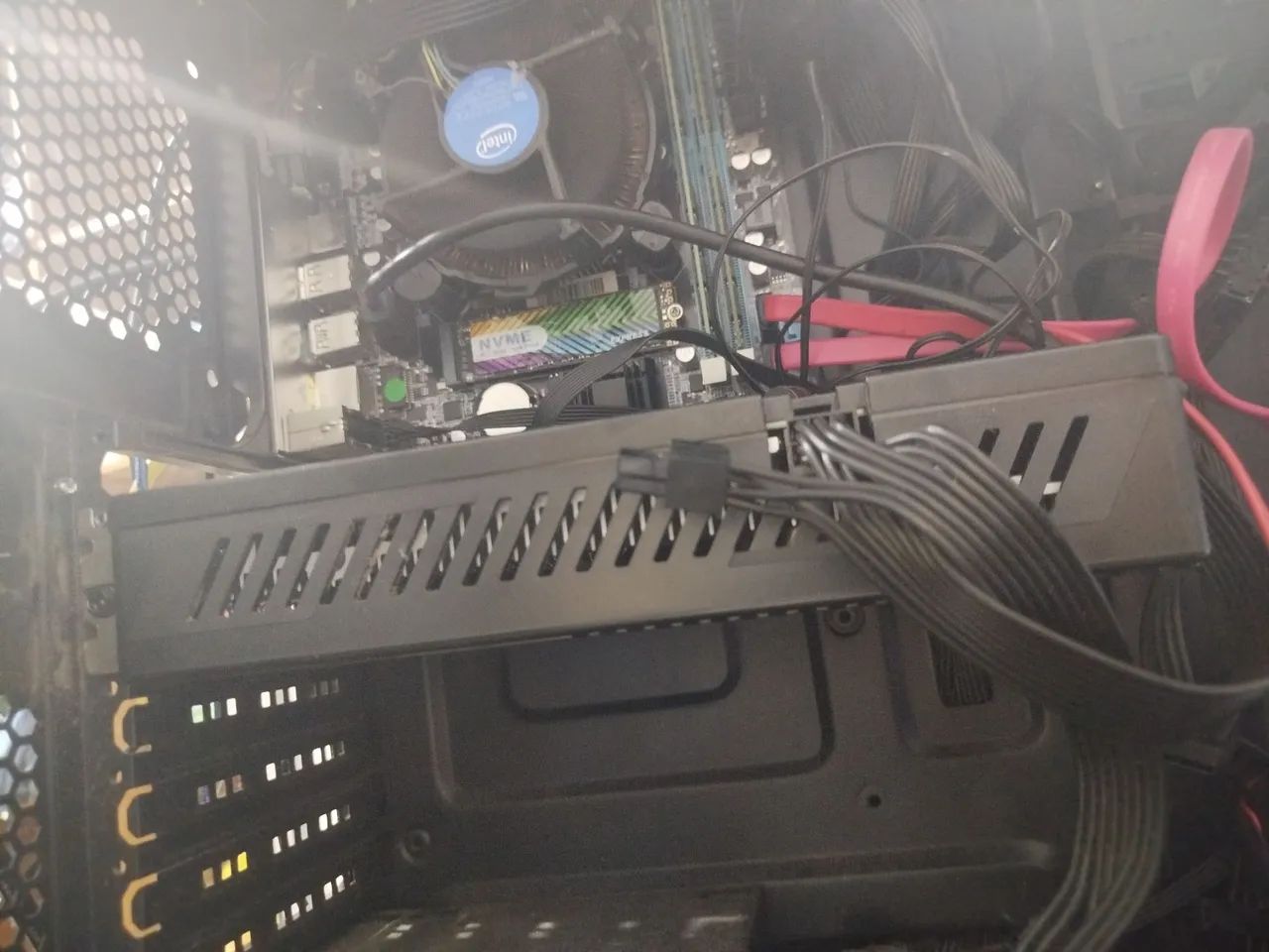 AMD Radeon RX 580 2048 SP GOLINE 8 GB (COM AVARIAS, LEIA A DESCRIÇÃO!) ABAIXO ATÉ R$ 300
