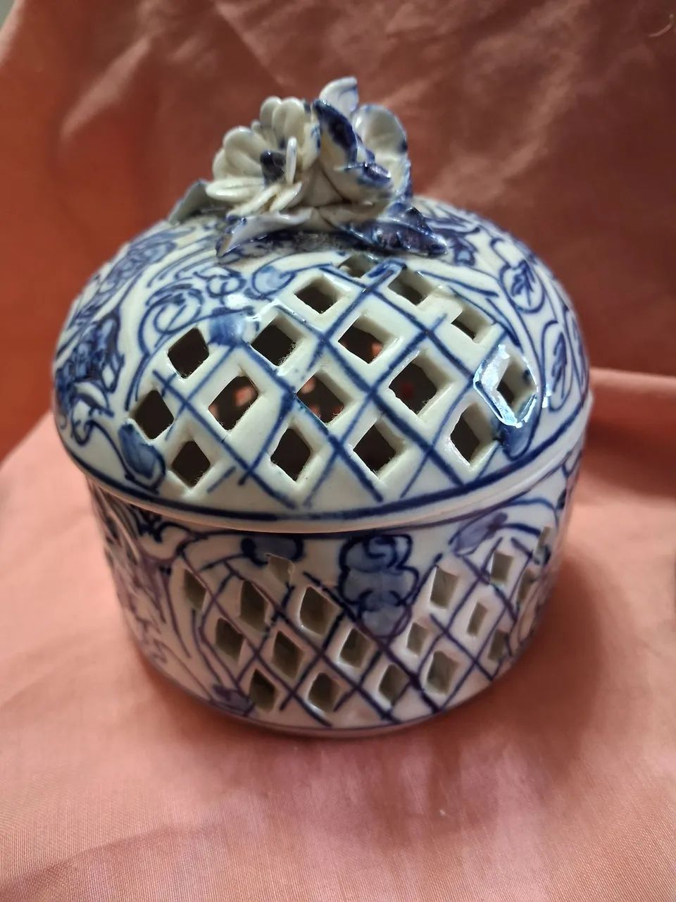 PAR DE ENFEITES ANTIGOS  DE PORCELANA  - Foto 2