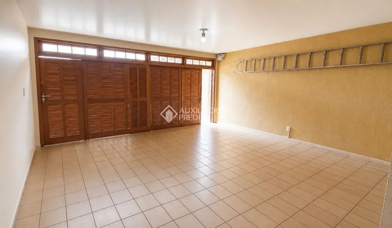 Ampla Casa com 5 dormitórios, Piscina e Área de Lazer Completa em Capoeiras - Foto 3