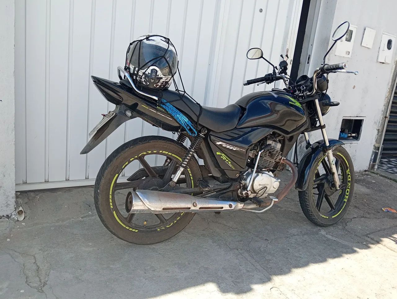 Moto bem conservada , primeiro dono.
